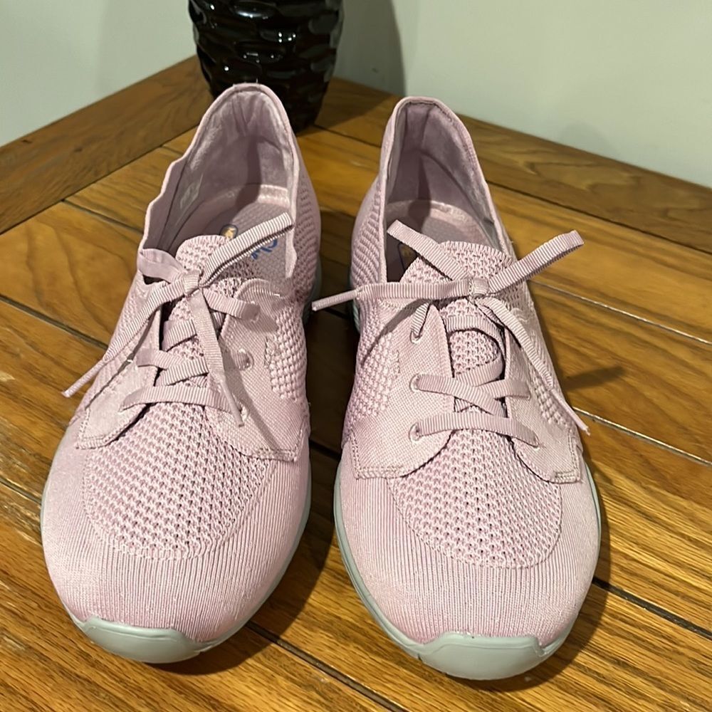 Skechers Seager Sneakers size 10 wide.